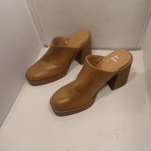 Universal threads size 10 Tan slides